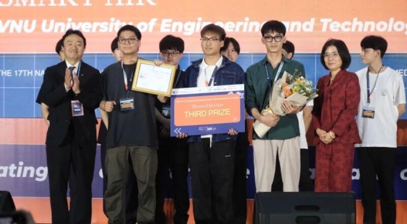 Ba sinh viên trường từ Đại học Quốc gia Hà Nội, Đại học Công nghệ giành giải ba ở cuộc thi