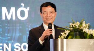 Bộ trưởng Nguyễn Mạnh Hùng đang phát biểu tại Diễn đàn Công nghệ 2025