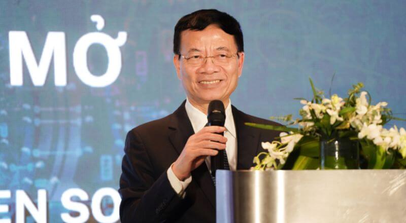 Bộ trưởng Nguyễn Mạnh Hùng đang phát biểu tại Diễn đàn Công nghệ 2025