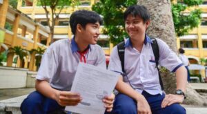 Các thí sinh tham dự kỳ thi tuyển sinh lớp 10 công lập TP HCM làm bài tại điểm thi đặt tại trường THPT Trưng Vương, quận 1.