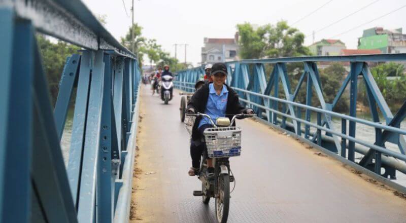 Cầu Phú Lưu bắc qua Cồn Hến hiện đã xuống cấp