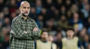 Chiếc áo gây tranh cãi của Pep trước thất bại Man City