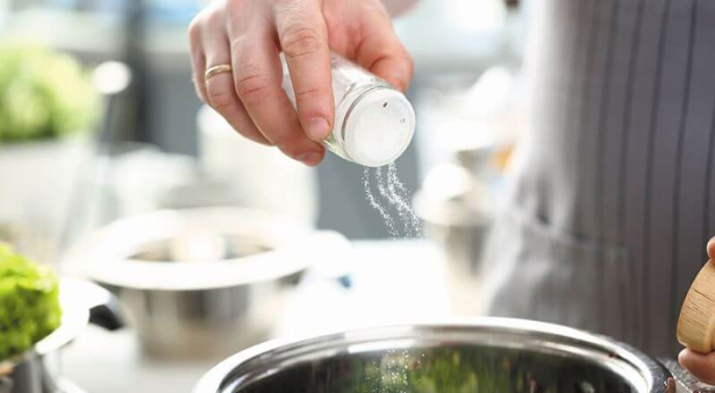 Cho toàn bộ muối từ đầu