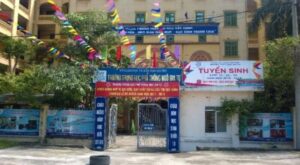 Cổng trường THPT Ngô Gia Tự Thành phố Hà Nội