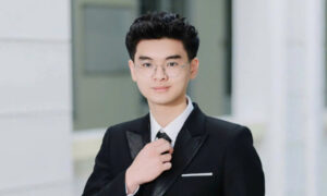 Đặng Khánh Toàn nam sinh chuyên tin đỗ đạo học Johns Hopkins nhờ máy đo sức khỏe cho bà