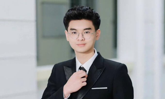 Đặng Khánh Toàn nam sinh chuyên tin đỗ đạo học Johns Hopkins nhờ máy đo sức khỏe cho bà