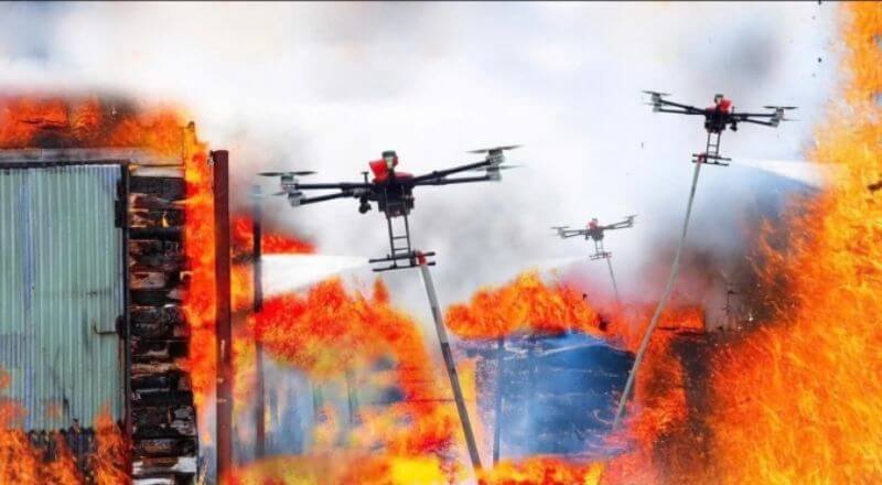 Đội bay UAV đồng bộ sử dụng vòi chữa cháy để dập lửa