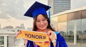 Đồng Thị Hải Yến trong ngày nhận bằng tốt nghiệp tại Đại học Fulbright Việt Nam.