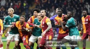 Galatasaray “bão” phố Liverpool bất chấp cấm UEFA 1