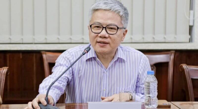 GS Ngô Bảo Châu, Giám đốc khoa học của VIASM, trong buổi gặp gỡ và làm việc tại Trường Đại học Khoa học Tự nhiên, Đại học Quốc gia TP HCM.