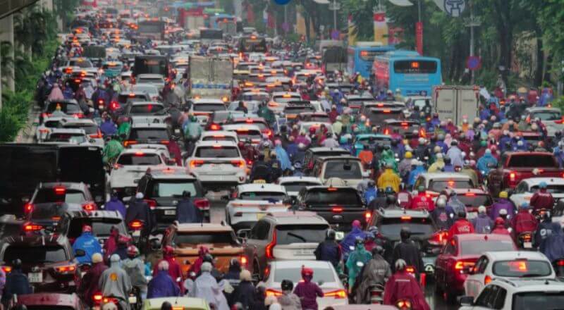 Hình ảnh Đường Nguyễn Trãi ùn tắc sau một trận mưa