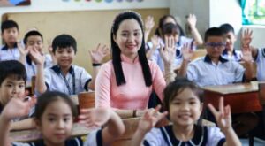 Học sinh và giáo viên trong không gian lớp học trường tiểu học Bùi Văn Mới, phường Phước Long, TP HCM