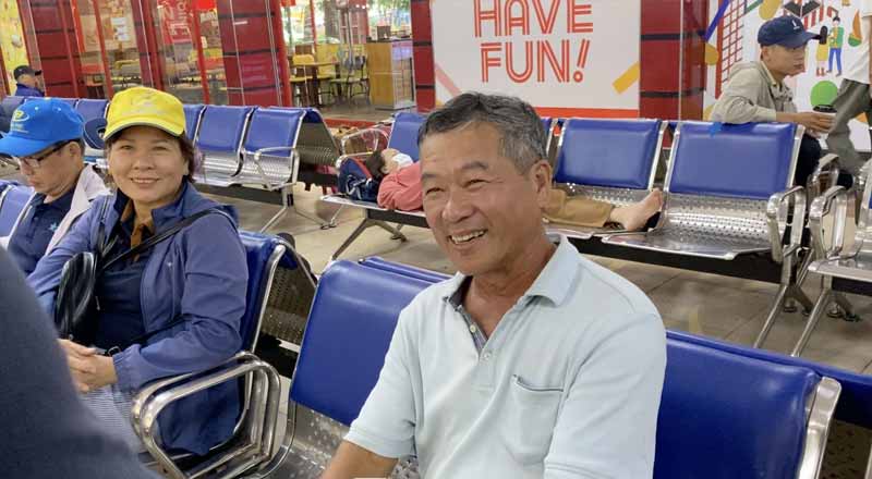 khách hàng vật lộn với sự cố