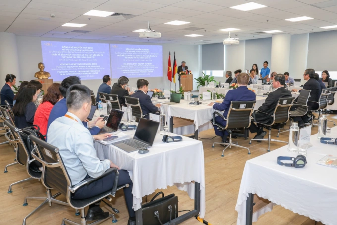 Khóa học IFCR01 có sự góp mặt của 35 học viên là cán bộ quản lý từ trung tâm tài chính quốc tế tại Tp HCM, Đà Nẵng, Ngân hàng thương mại và các ngân hàng nhà nước