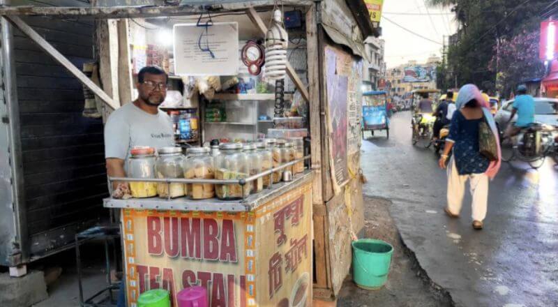 Ông Chakraborty đang lo ngại khí đốt nấu ăn tăng cao có thể ảnh hưởng tới thu nhập của gia đình 