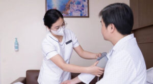 Ông Hiếu đang được theo dõi sau khi đặt sonde tiểu, điều trị bảo tồn