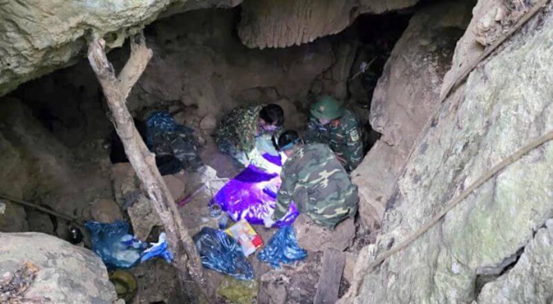 Phát hiện hài cốt liệt sĩ nằm sâu 3m trong hang đá