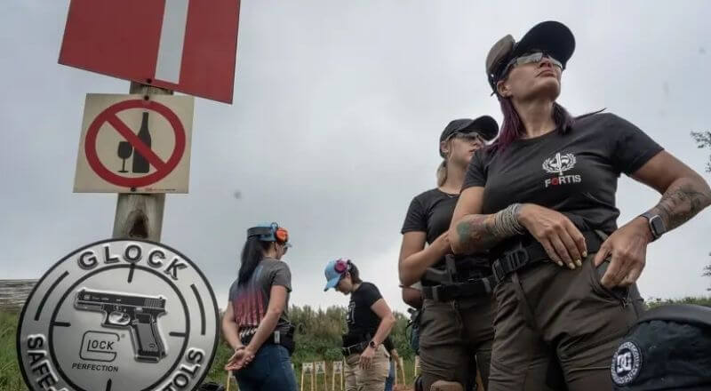 Phụ nữ Nam Phi học võ và bắn súng để bảo vệ bản thân 6 Phụ nữ Nam Phi học võ và bắn súng để bảo vệ bản thân