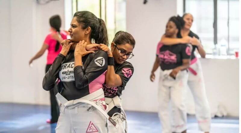 Phụ nữ Nam Phi học võ và bắn súng để bảo vệ bản thân 5 Phụ nữ Nam Phi học võ