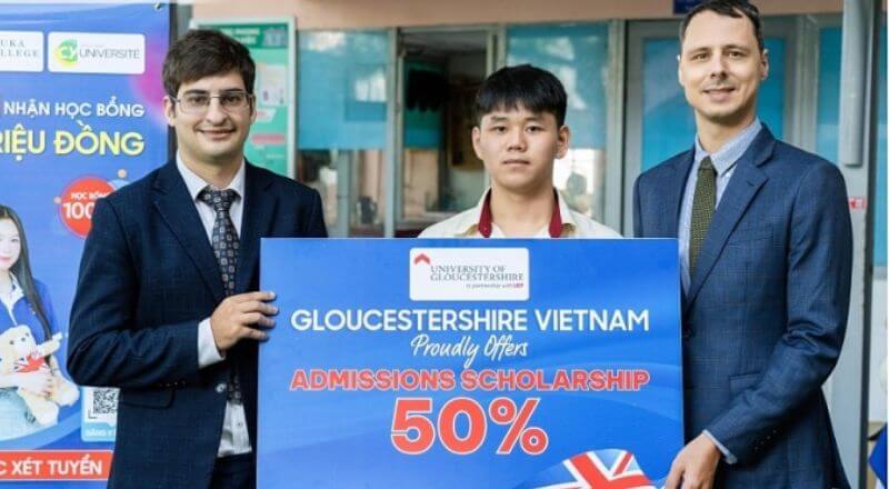 Tân học sinh nhận học bổng 50% trong chương trình Cử nhân quốc tế