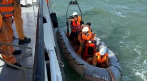 Thuyền viên được cứu viện thành công sau gần 20 giờ trôi dạt trên biển