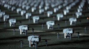 Vô số thiết bị bay không người lái trong một sự kiện ở Hà Nội hồi đầu năm 2025