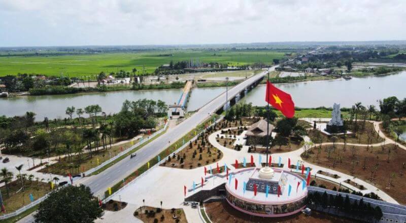 Khu di tích đôi bờ Hiền Lương – Bến Hải, được xếp hạng quốc gia đặc biệt, gắn liền với lịch sử kháng chiến của Việt Nam