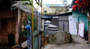 Một ngôi mộ trong khu dân cư tại Hòa Khánh, thành phố Đà Nẵng