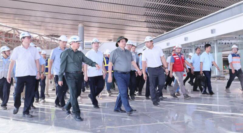 Thủ tướng Phạm Minh Chính kiểm tra thực tế khu vực Nhà ga hành khách vào chiều 29/3