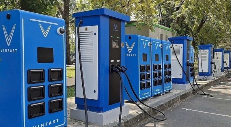 Tủ đổi pin thử nghiệm trên vỉa hè tại đường Lê Lai, phường Bến Thành